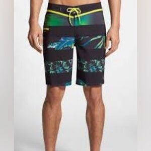 QUICKSILVER 38 Board Shorts Men’s Dry Flight Swim Trunks Shorts Floral Hawaian